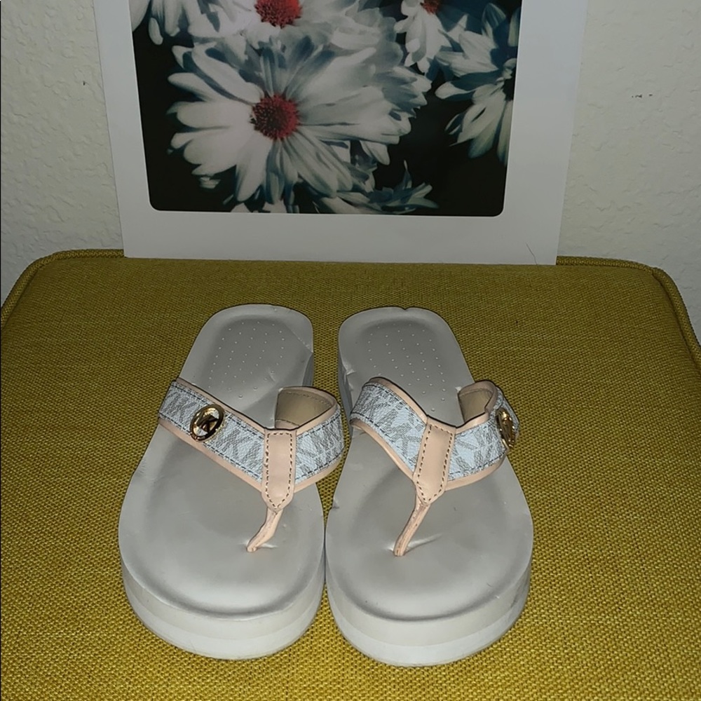 Micheal Kors cushioned flip flops